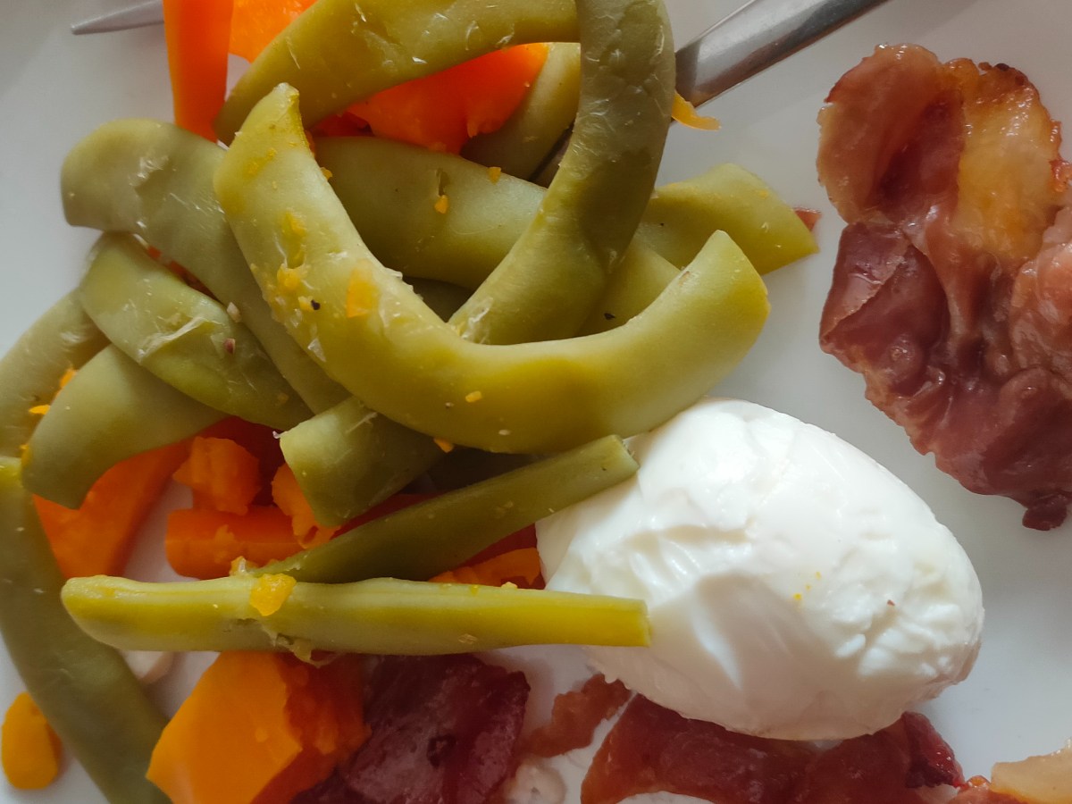 Xudías con Ovo e sofritido de&nbsp;xamón